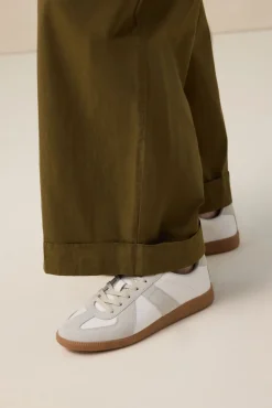 Witte suède leren sneakers