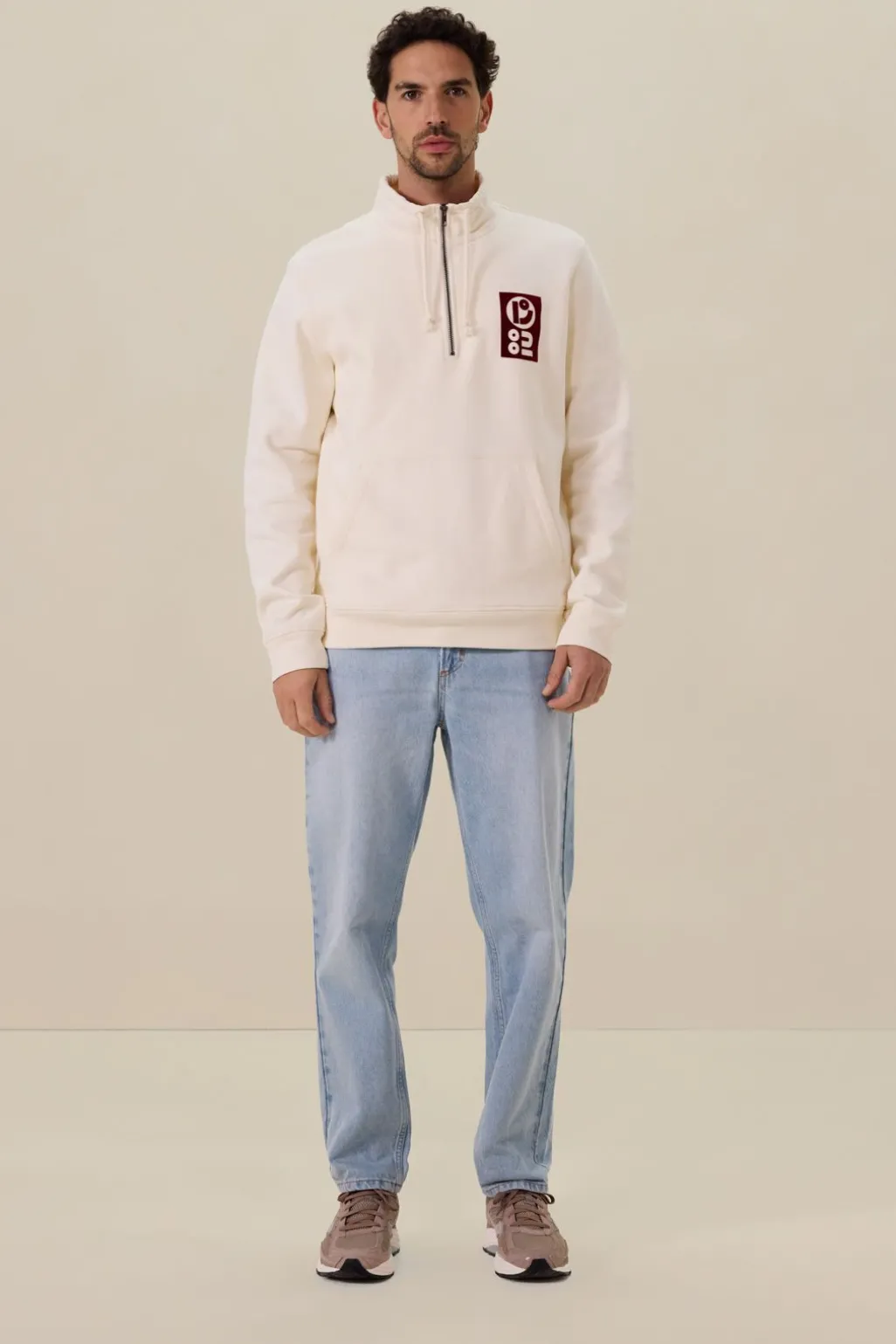 Witte sweater met rits en artwork