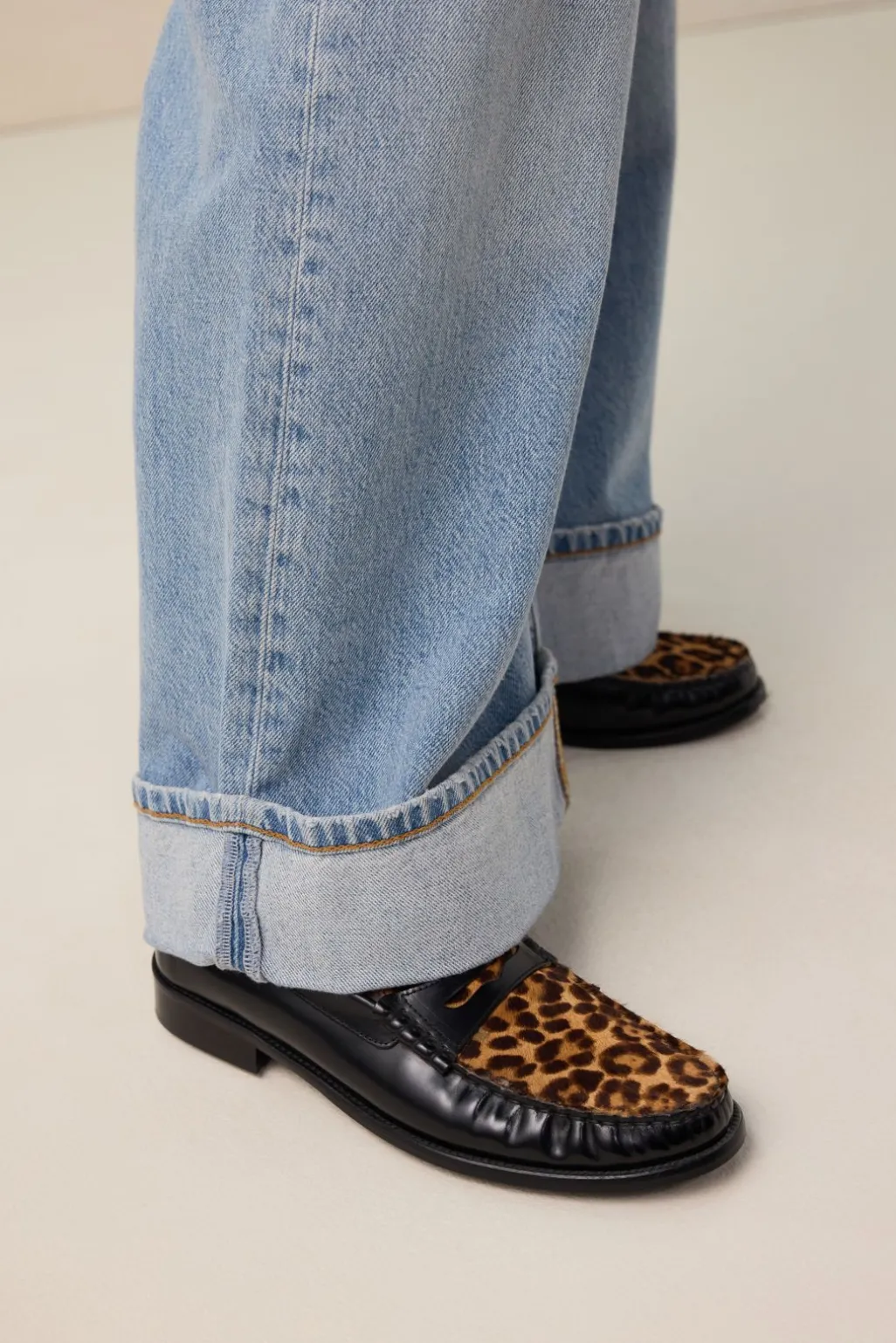 Zwarte leren loafer met leopard print