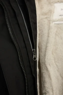 Zwarte parka met uitneembare faux fur voering